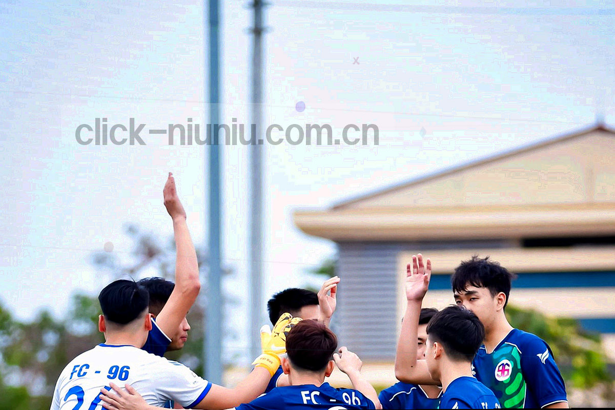 逐级上升的霓虹灯带，形成阶梯状光晕